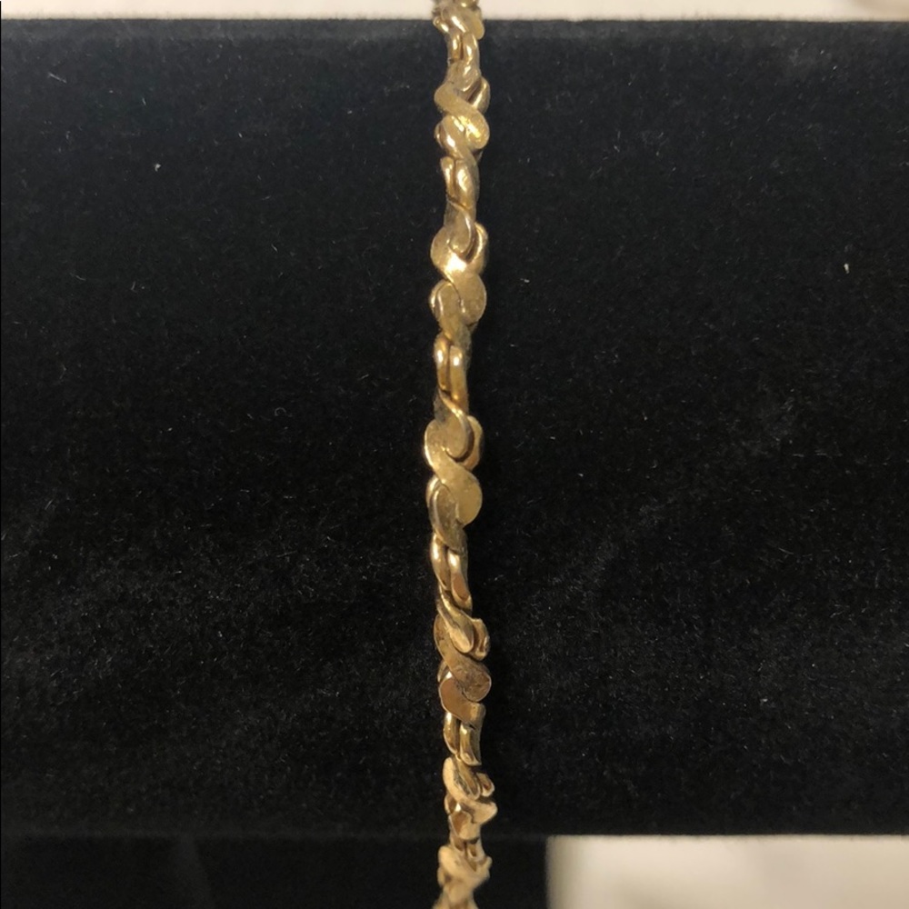 Dainty Vintage 18K gold bracelet
